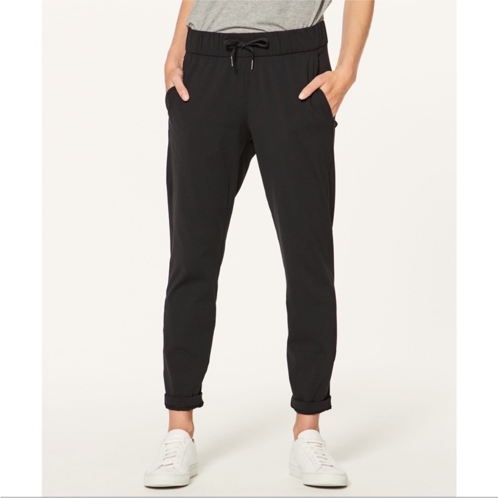 Lululemon On The Fly Pant 7/8
Woven Black Sz 4